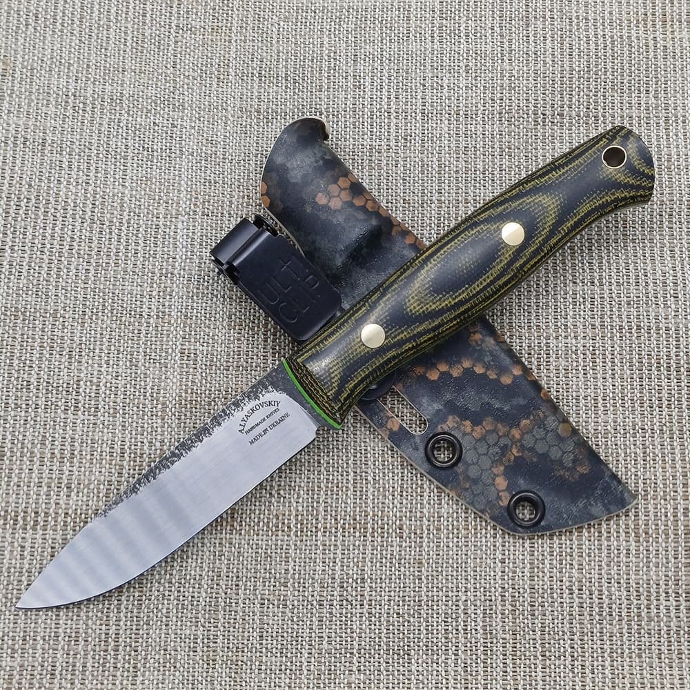 Oleksandr Liaskovskii Ukrainian master bladesmith crafting custom handmade knives for bushcraft, hunting, military, and kitchen use