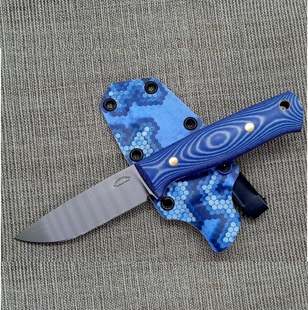 blue-micarta Oleksandr Liaskovskii Ukrainian master bladesmith crafting custom handmade knives for bushcraft, hunting, military, and kitchen use