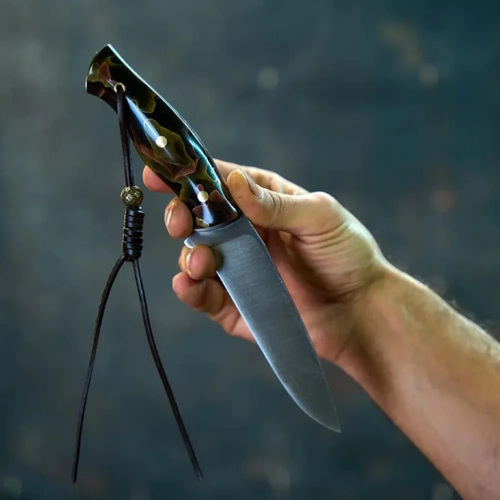 Handmade full tang knife with durable steel blade and ergonomic handle by Full Tangi