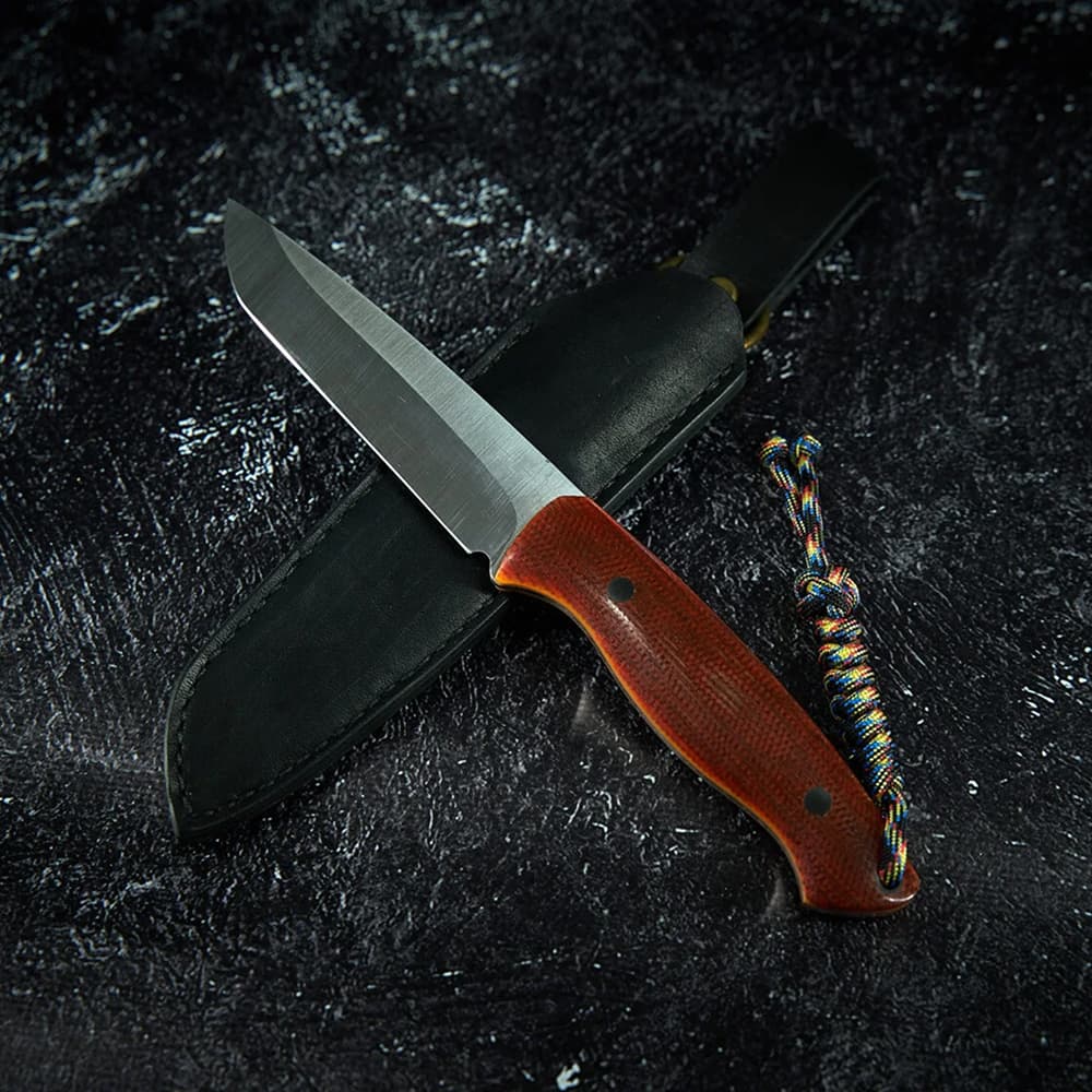 Handmade full tang knife with durable steel blade and ergonomic handle by Full Tangi