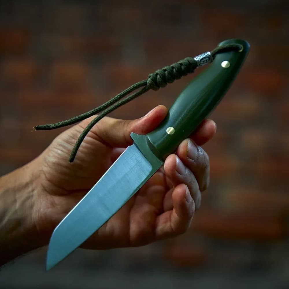 Handmade full tang knife with durable steel blade and ergonomic handle by Full Tangi