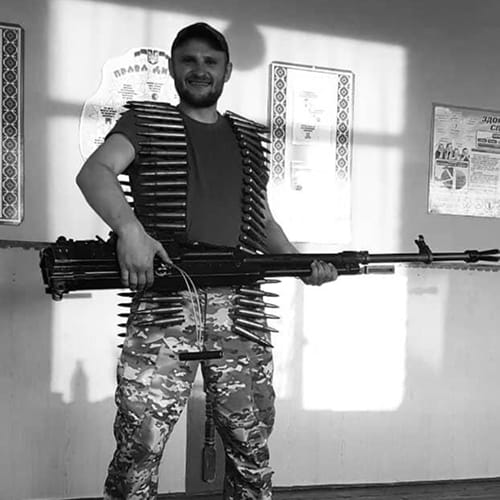 SavaKnife — Ukrainian bladesmith Maksym Sava forging handcrafted knives in his workshop