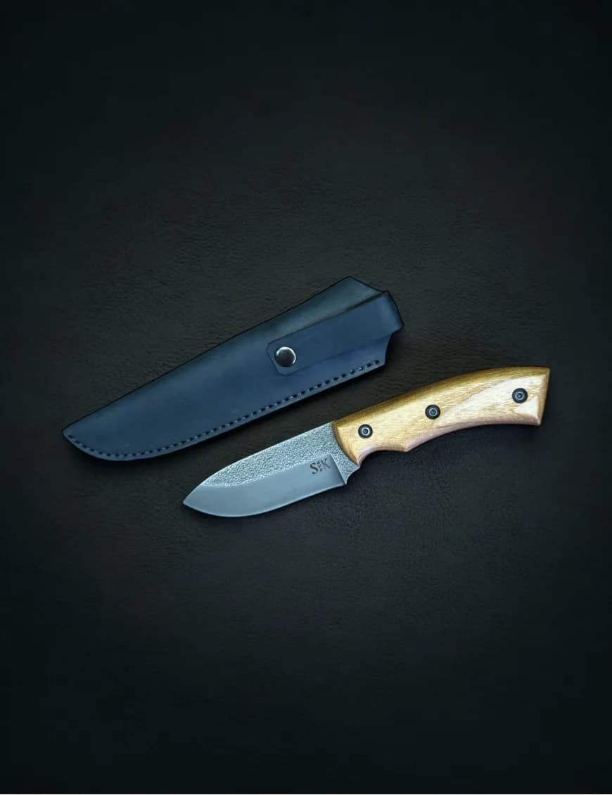 Skinner SavaKnife — Ukrainian bladesmith Maksym Sava forging handcrafted knives in his workshop